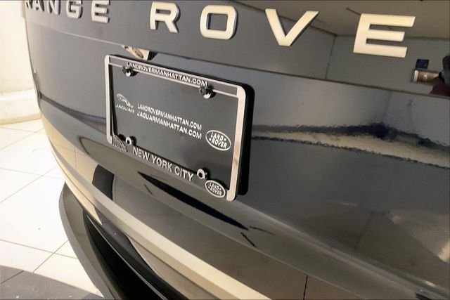 Used 2024 Blue Land Rover SE image 7