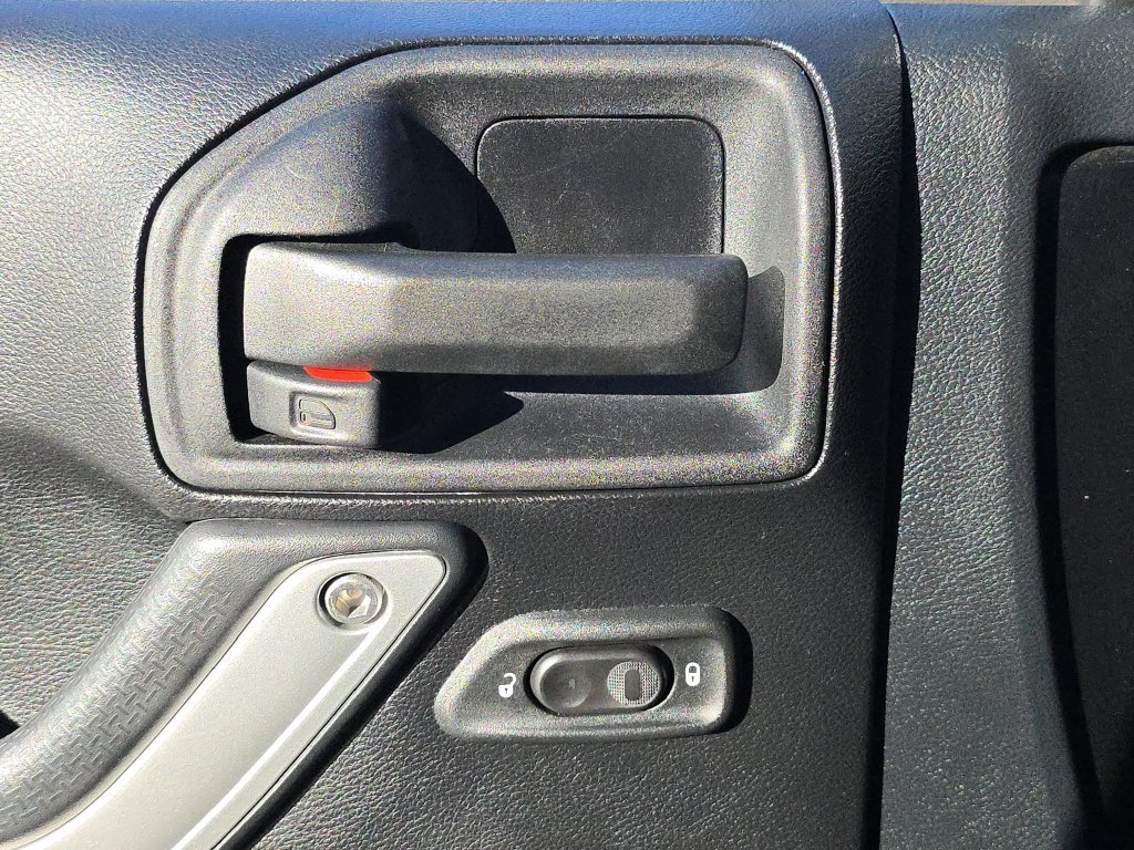Used 2015 Black Jeep Unlimited Sahara image 22