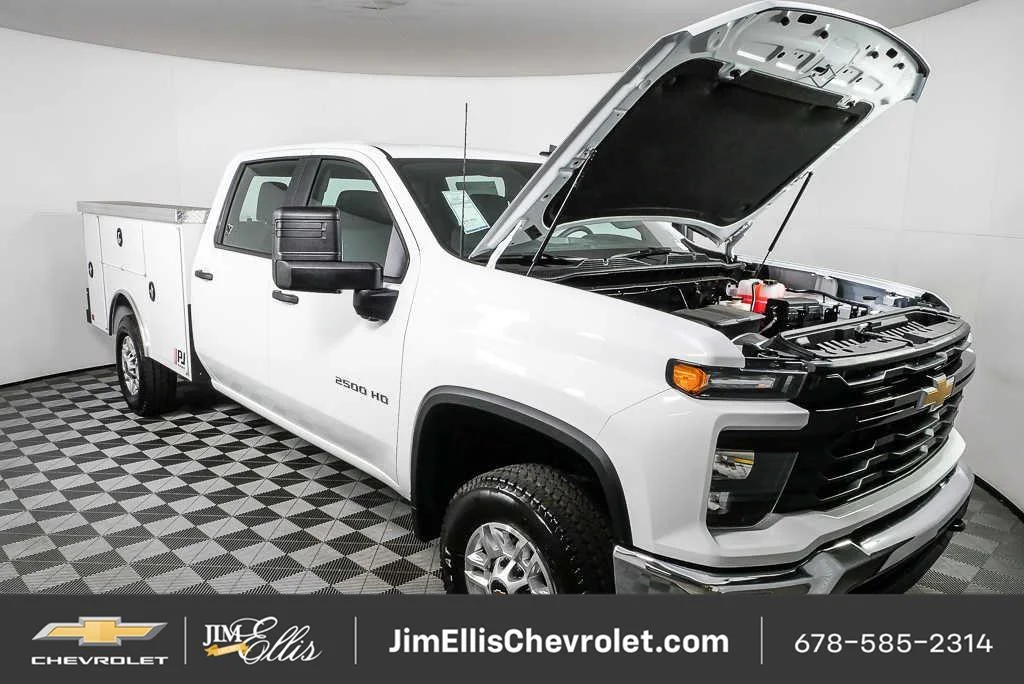 New 2026 Summit White Chevrolet WT image 28