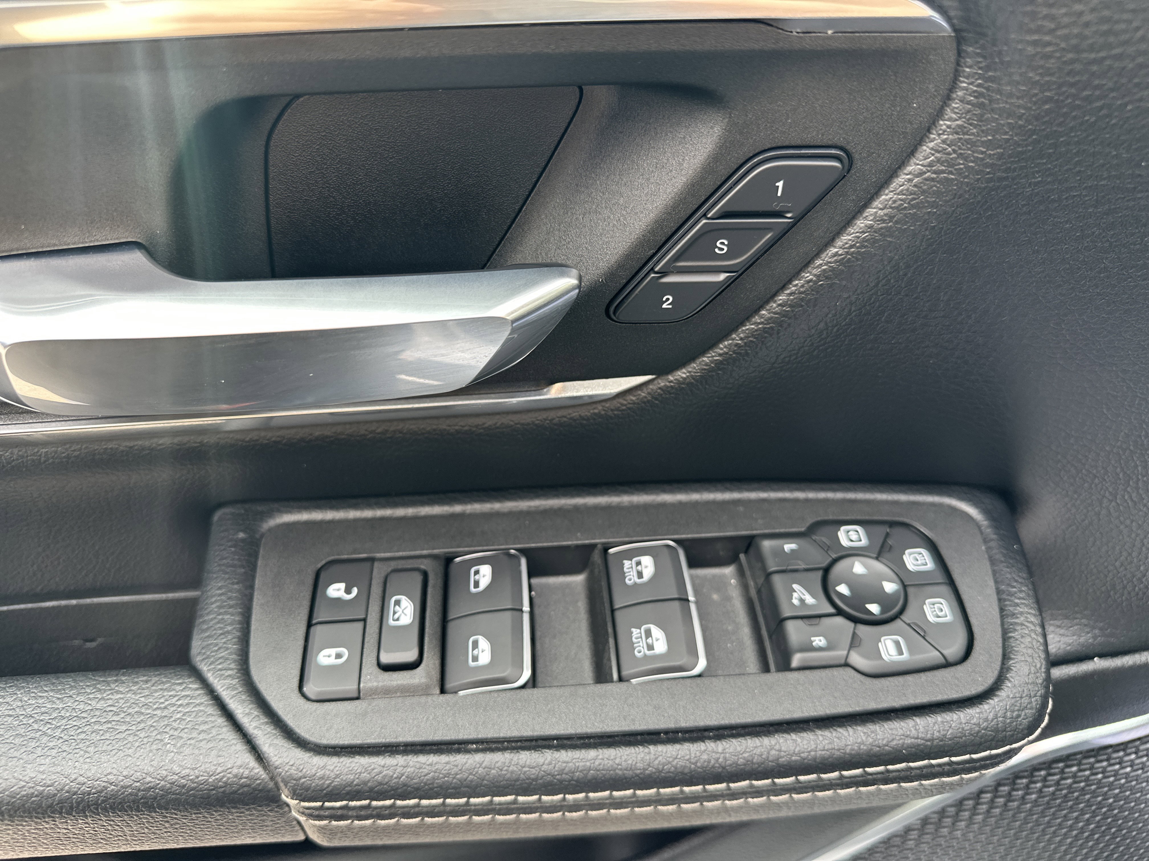 2026 RAM 1500 Laramie - Photo 15