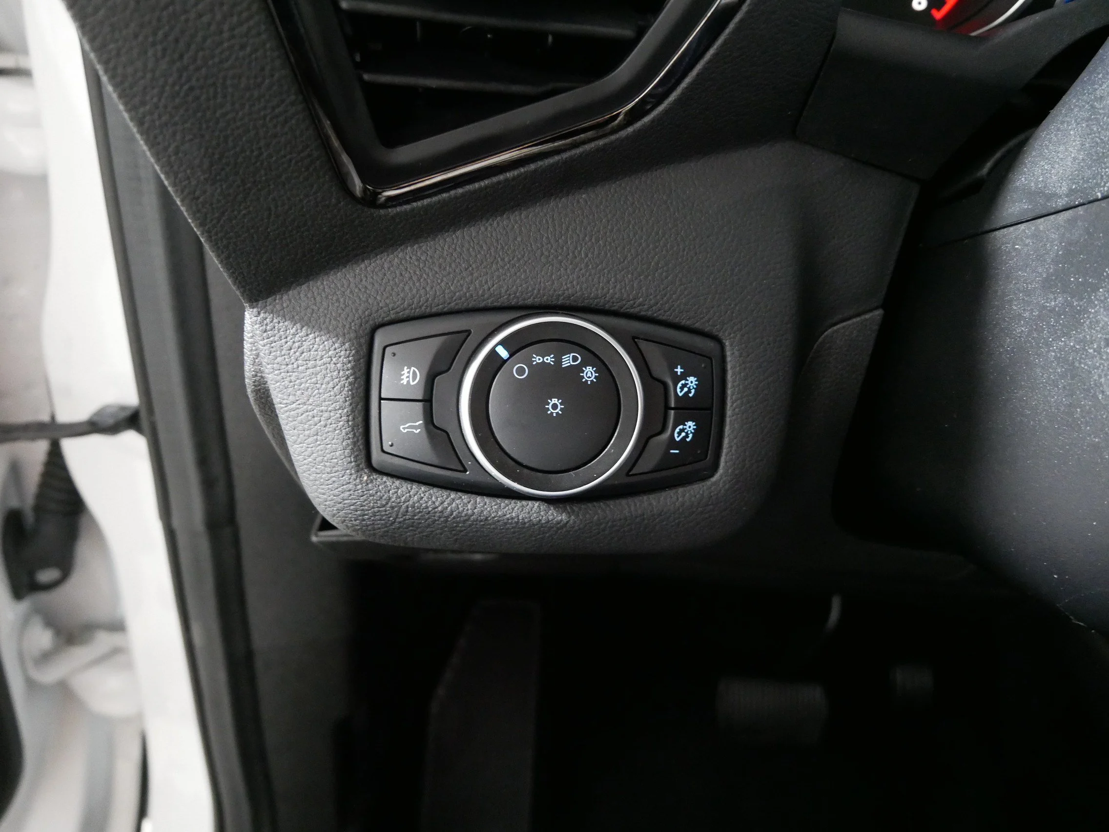 Used 2017 White Platinum Metallic Tri-Coat Ford Titanium image 26