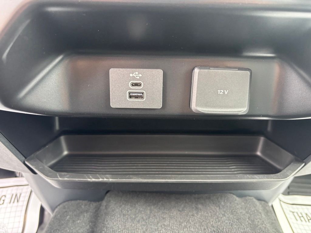 New 2027 Agate Black Metallic Ford F-350® XLT image 18