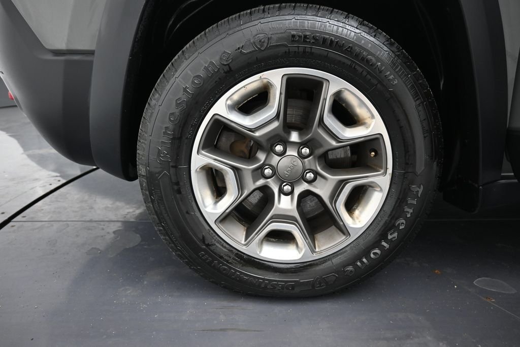 Used 2019 Sting Gray Clearcoat Jeep Trailhawk image 30
