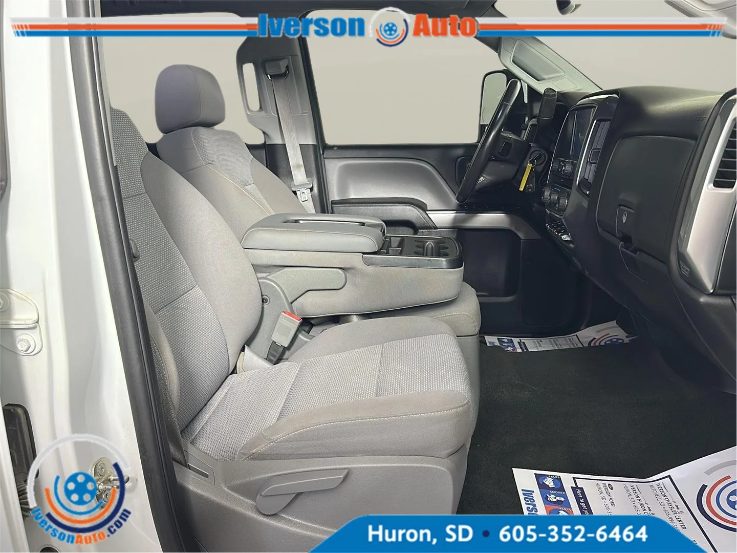 Used 2015 Summit White Chevrolet LT image 29