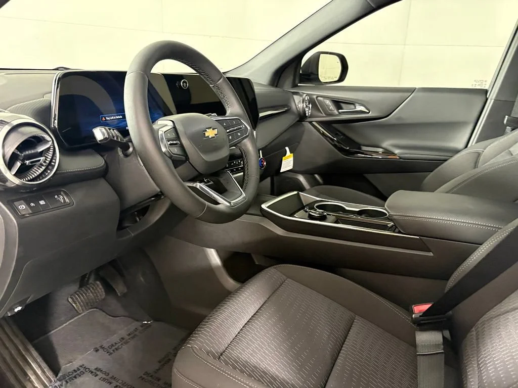 New 2027 Summit White Chevrolet LT image 26