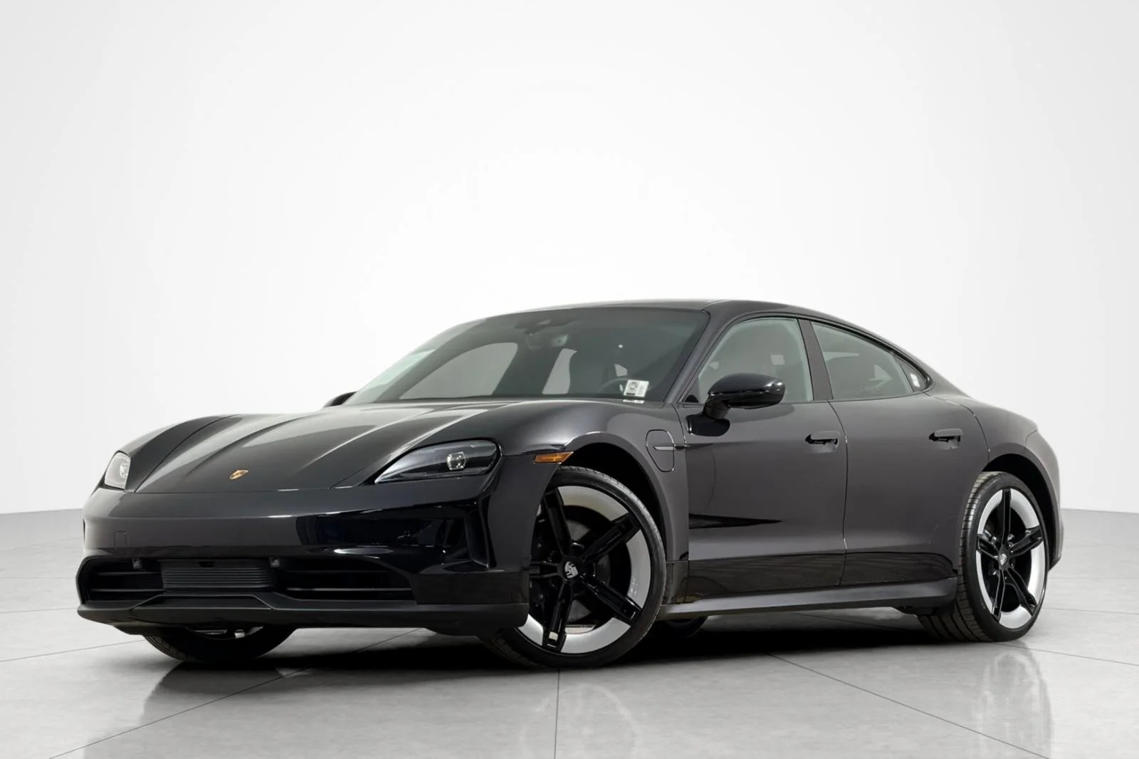 2025 Porsche Taycan -'s photo