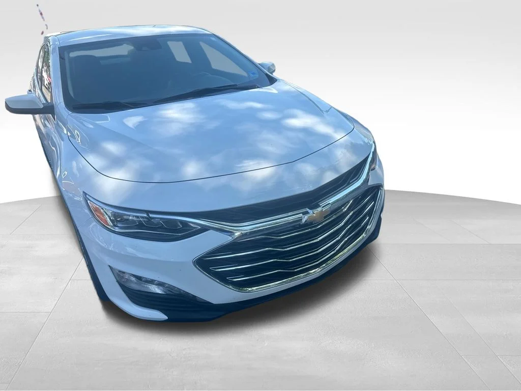 Used 2024 White Chevrolet LT image 37