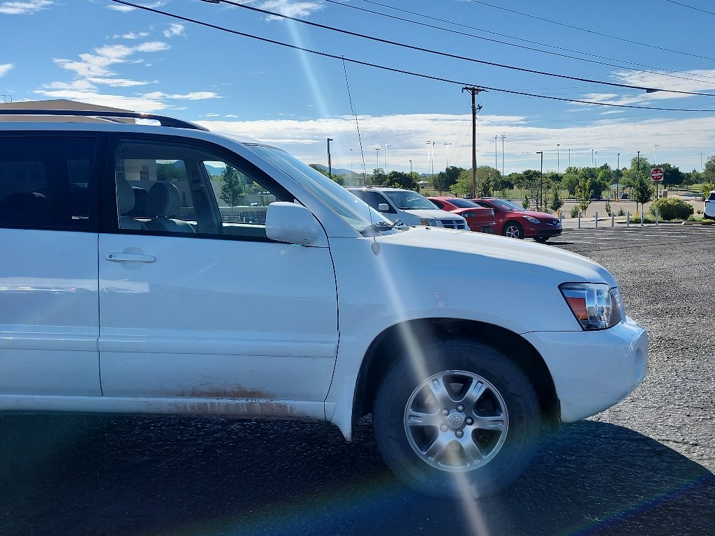 Used 2005  Toyota  image 4