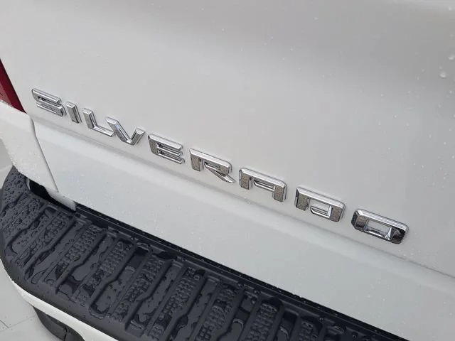 New 2026 Summit White Chevrolet RST image 32