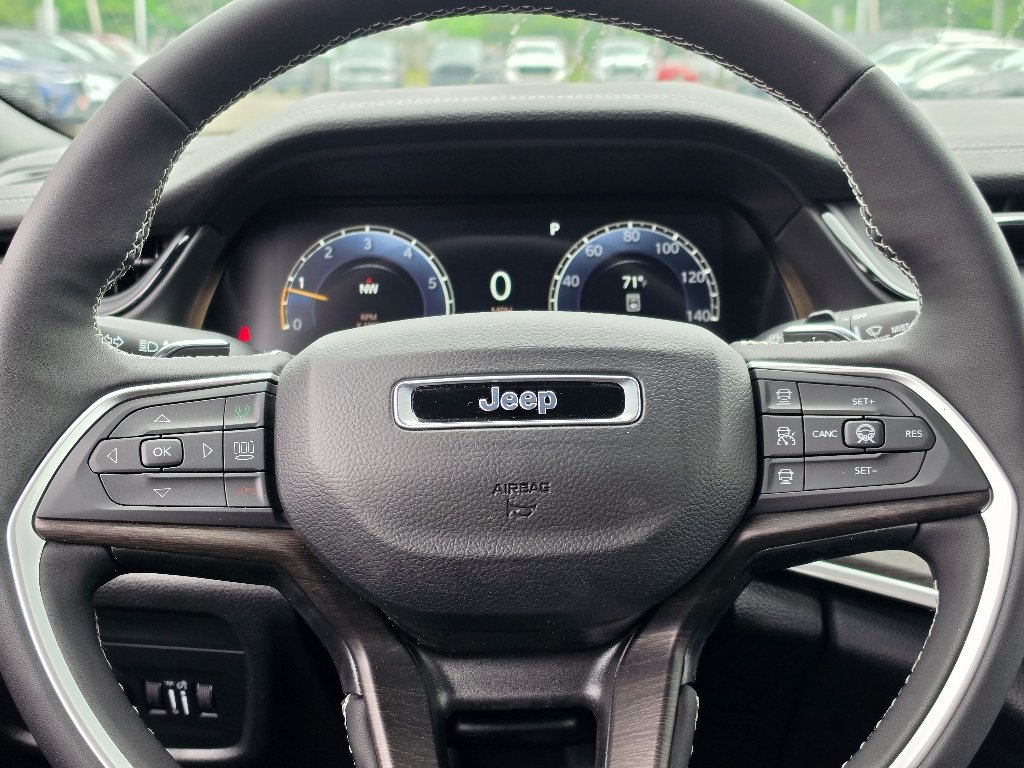 New 2026 Bright White Clear-Coat Exterior Paint Jeep Altitude image 14
