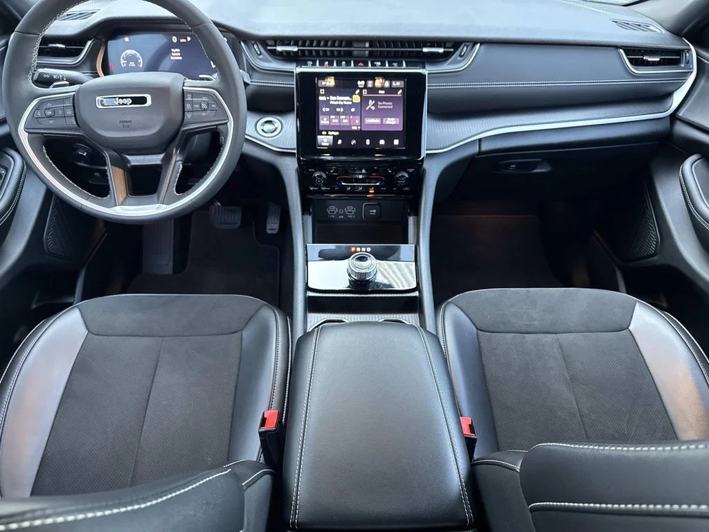 Used 2024 White Jeep Altitude image 17