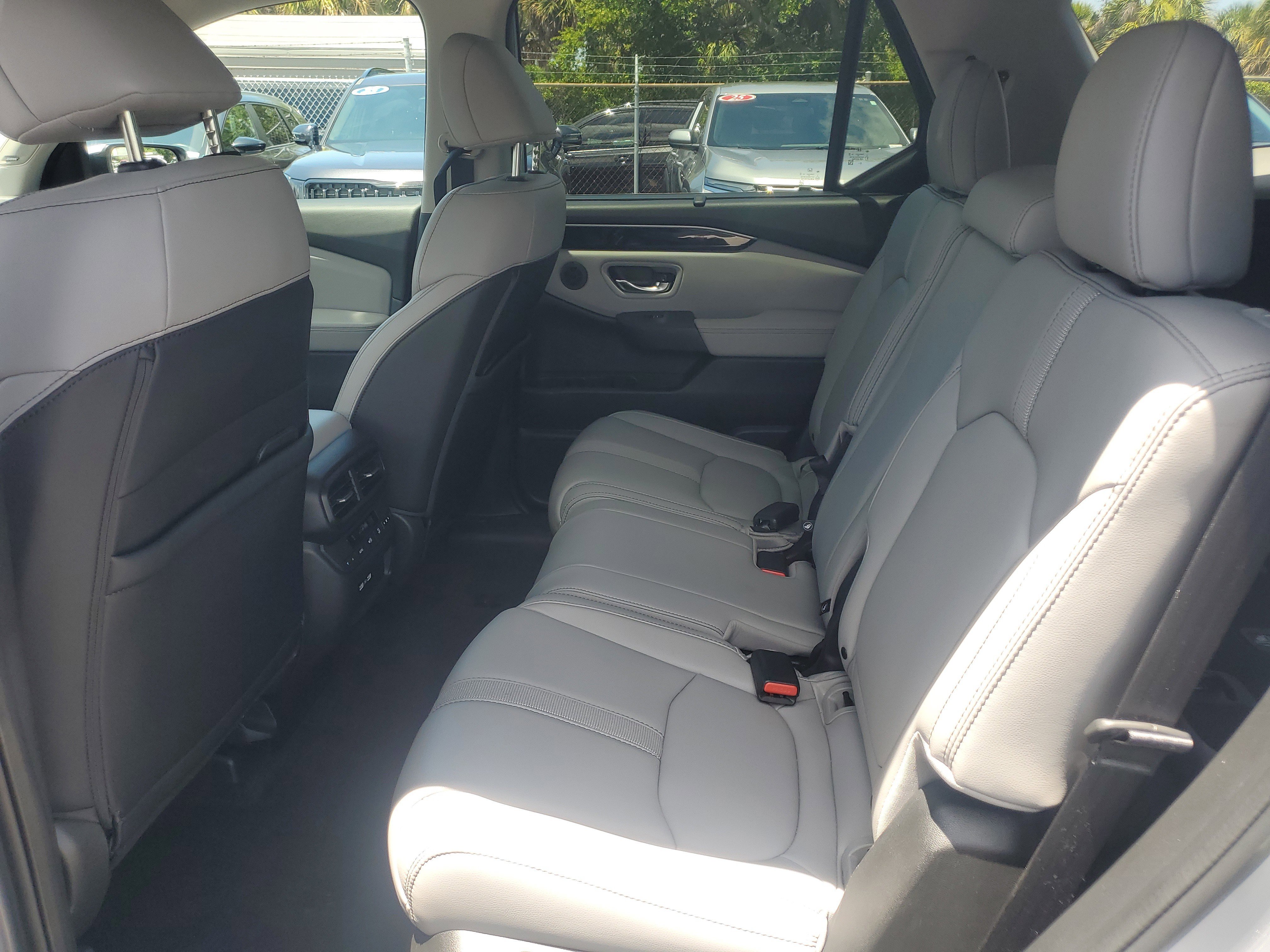 Used 2023 Lunar Silver Metallic Honda Touring image 10