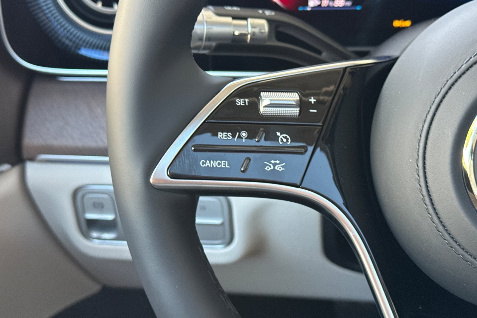 New 2027 Polar White Mercedes-Benz GLS 450 image 26