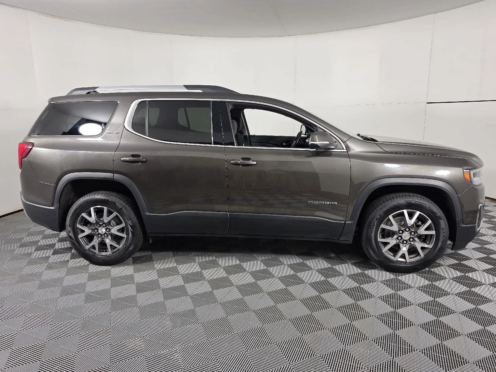 Used 2020 Smokey Quartz Metallic GMC SLE image 11