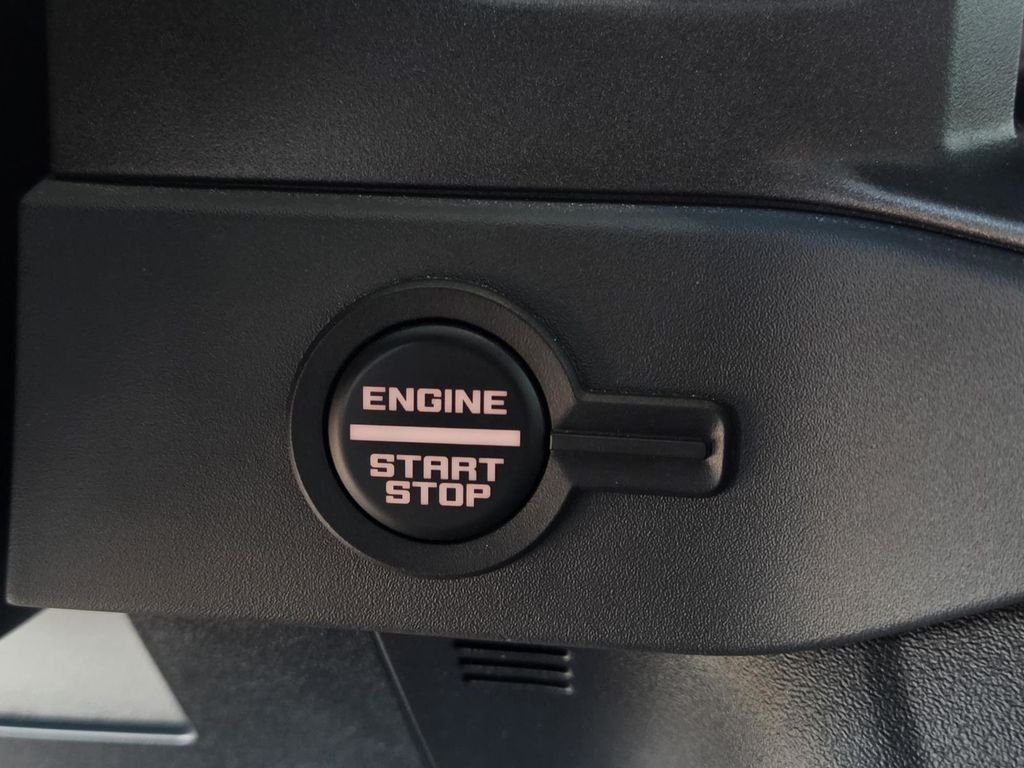 Used 2025 Oxford White Ford Raptor image 32