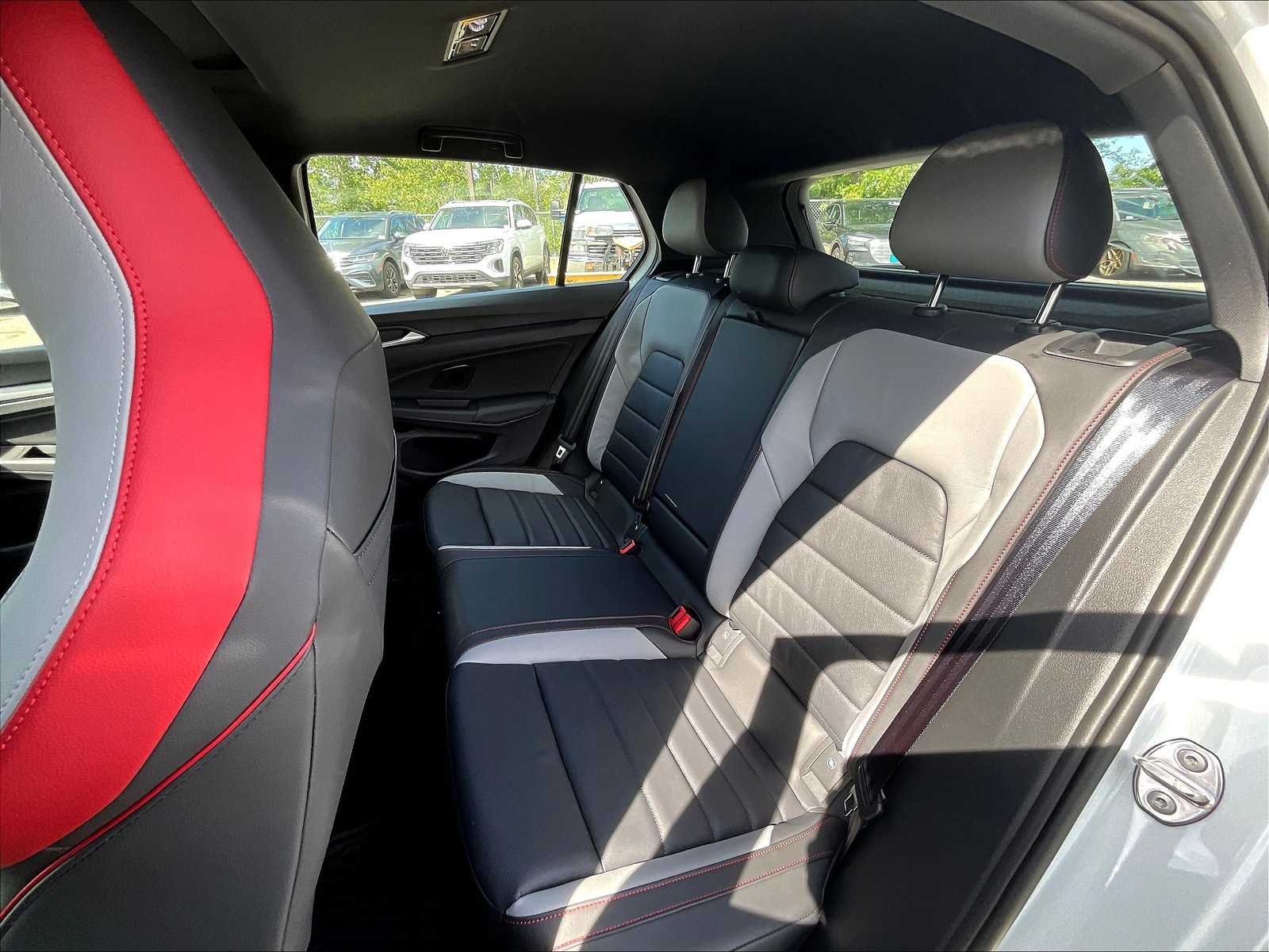 2025 Volkswagen Golf GTI SE - Photo 15
