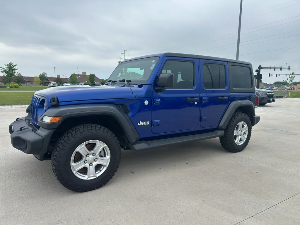 Used 2020 Ocean Blue Metallic Clearcoat Jeep Sport S image 2