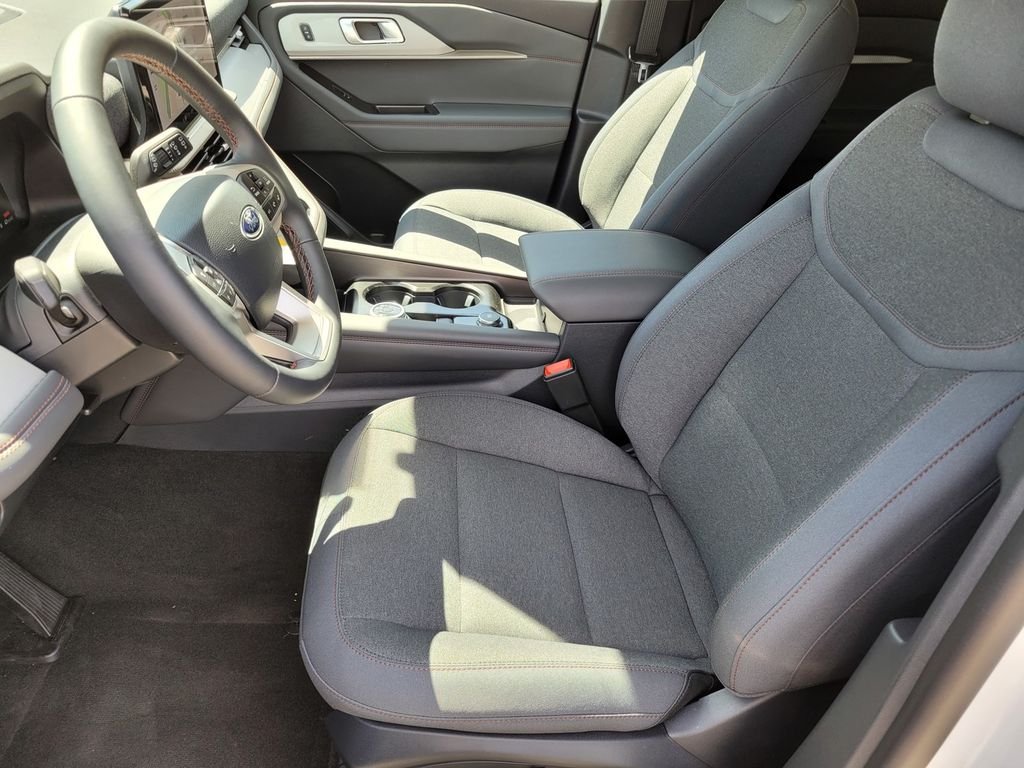 New 2026 Star White Metallic Tri-Coat Ford Active image 8