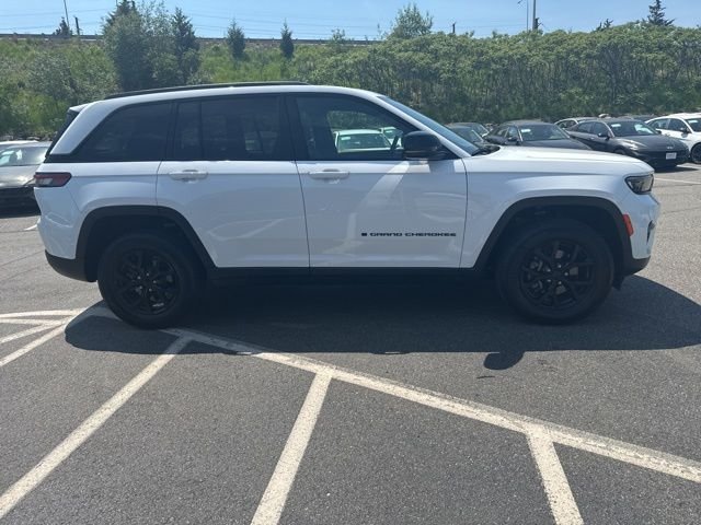 Used 2024 White Jeep Altitude X image 2