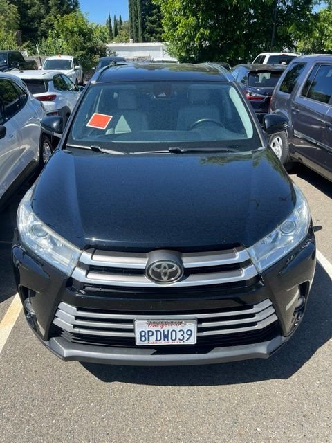Used 2019 Black Toyota XLE image 3