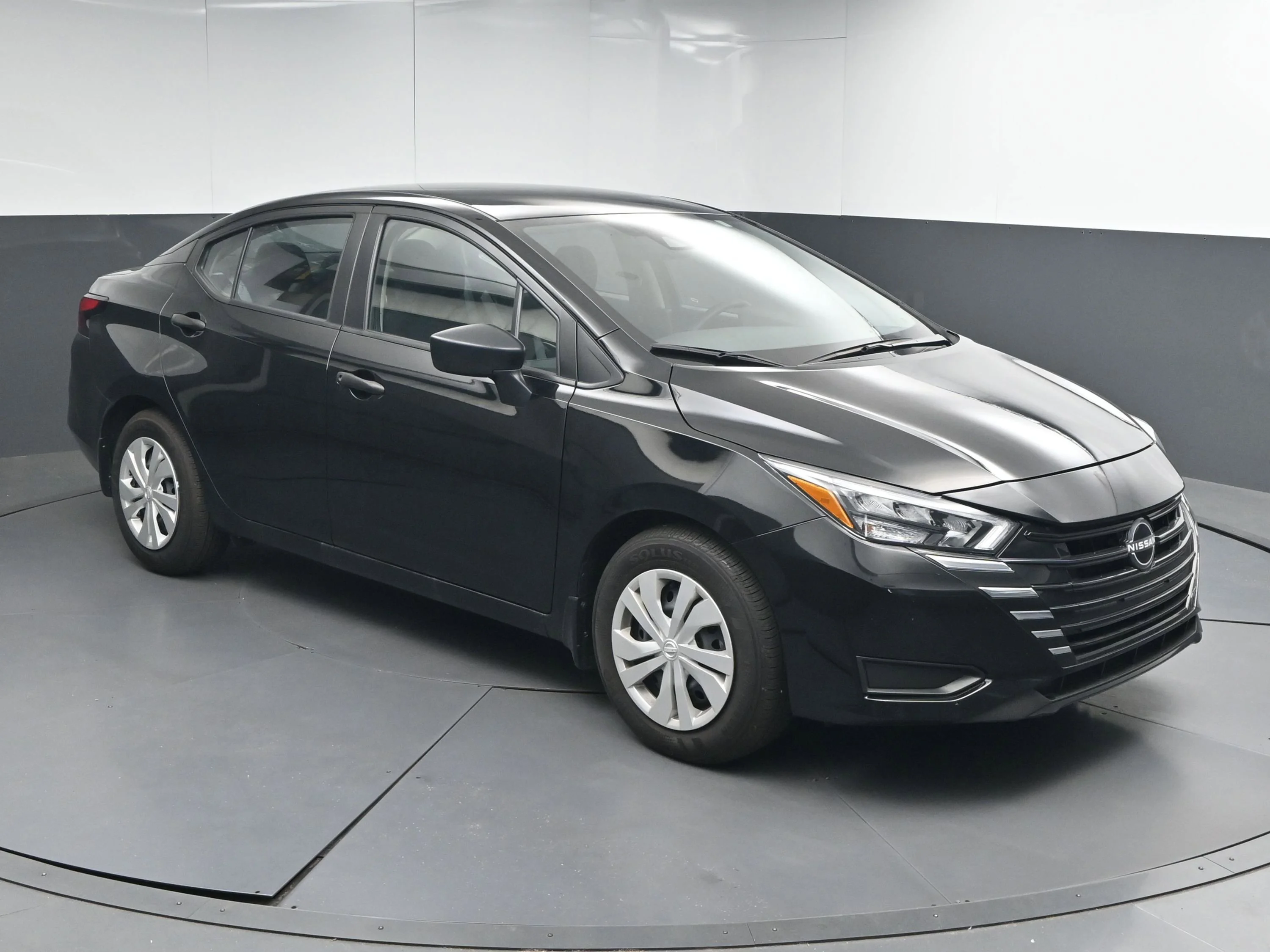 2025 Nissan Versa 1.6 S CVT's photo