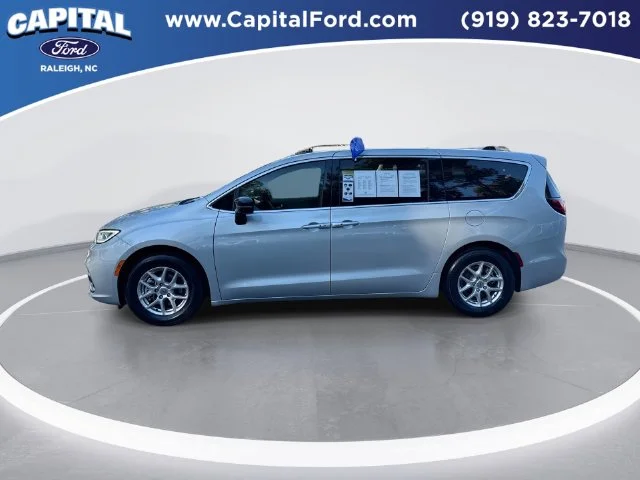Used 2024 Silver Chrysler Touring L image 5