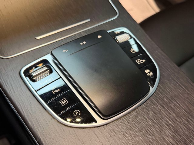 Certified Used 2022  Mercedes-Benz GLC 300 image 28
