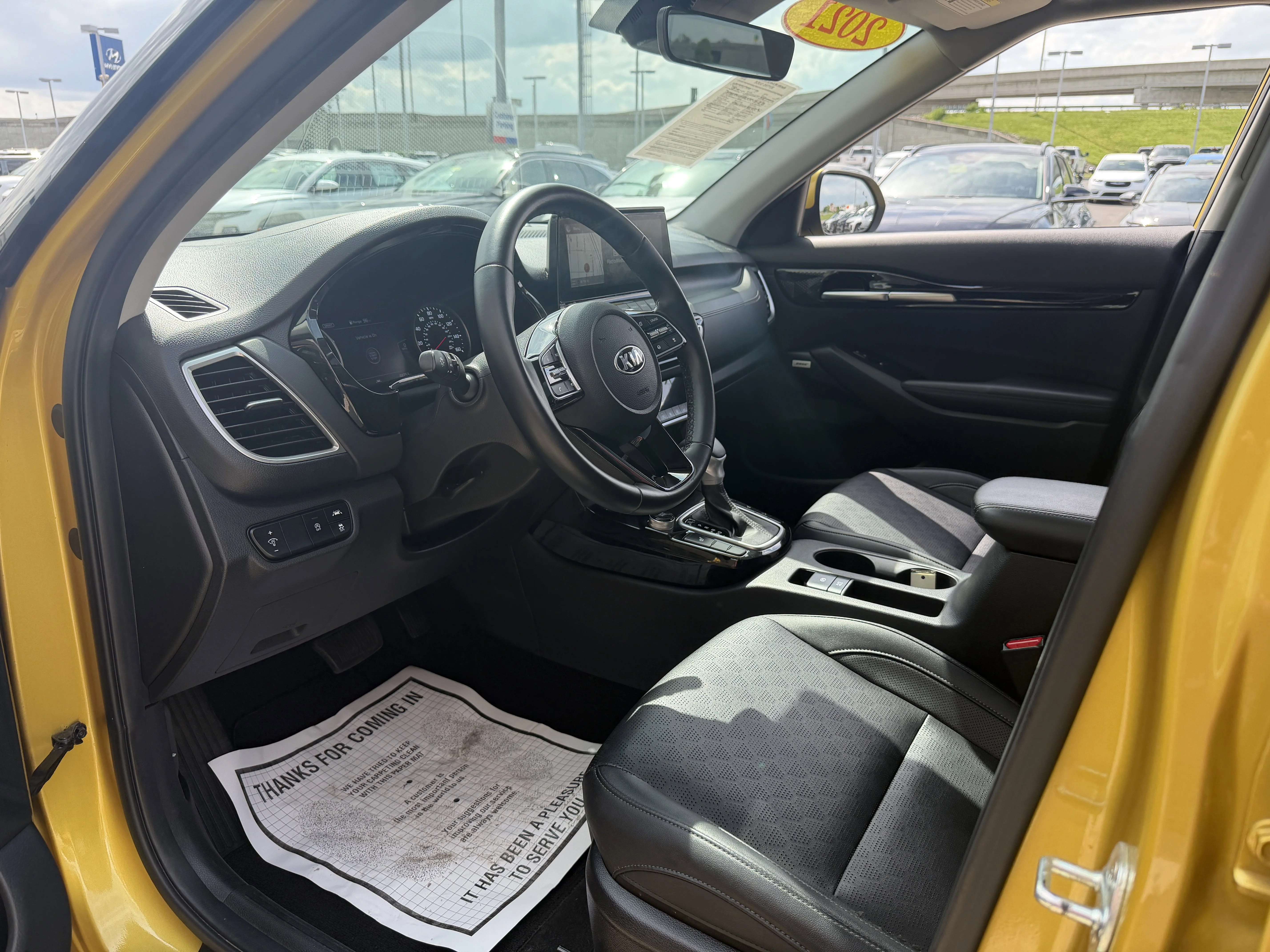 Used 2021 Starbright Yellow Kia SX image 28