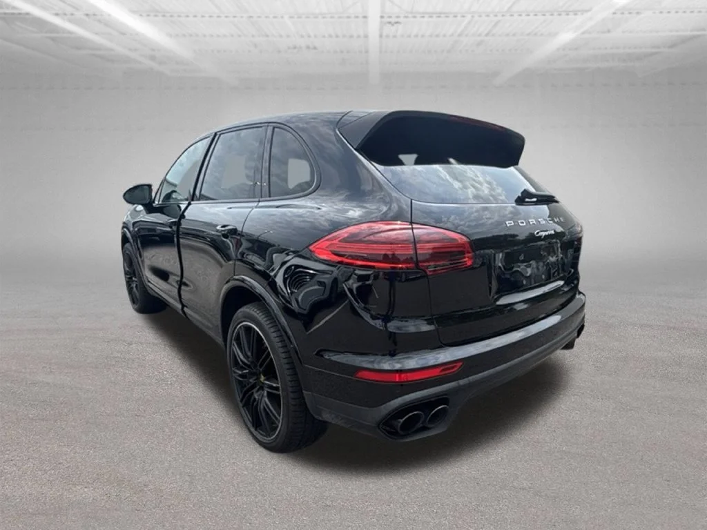 Used 2018  Porsche  image 4