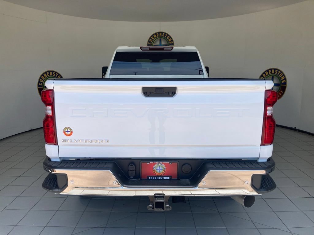 New 2026 Summit White Chevrolet WT image 20
