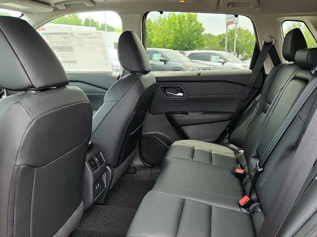 2025 Nissan Rogue SV - Photo 6