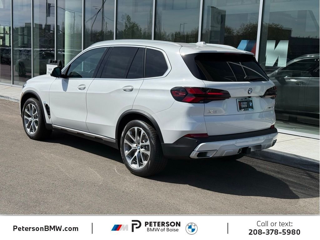 New 2026 Mineral White Metallic BMW xDrive40i image 3