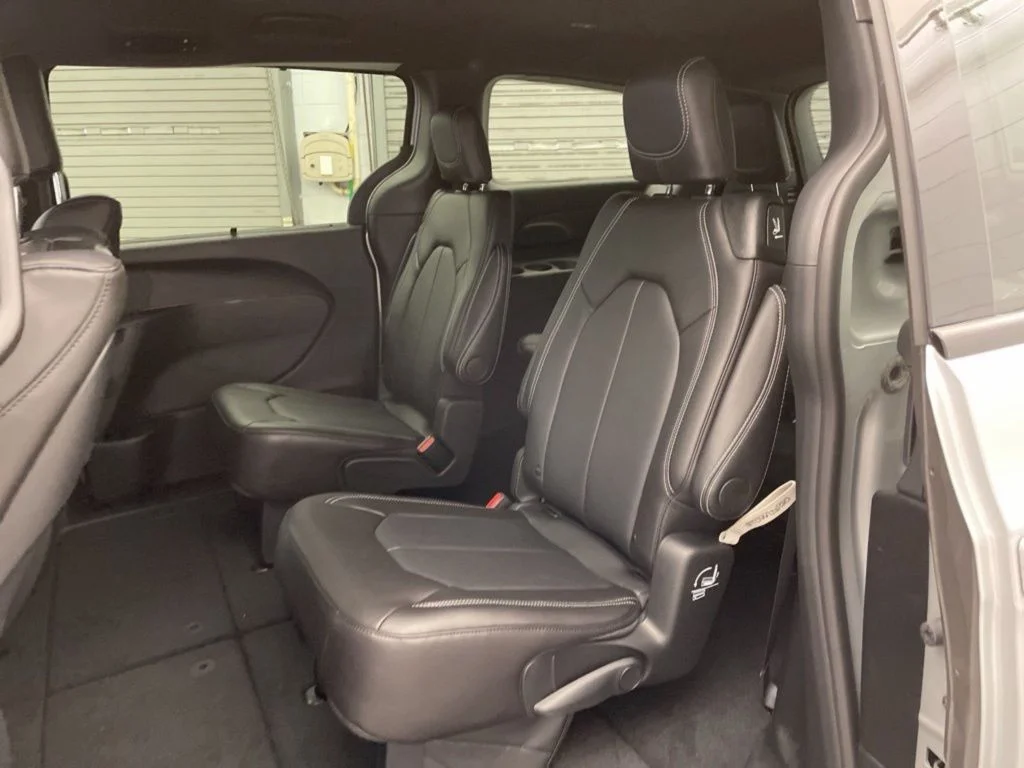 2026 Chrysler Pacifica Select - Photo 16