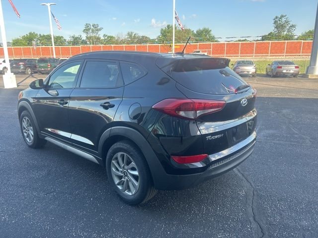 Used 2017 Black Noir Pearl Hyundai SE image 5