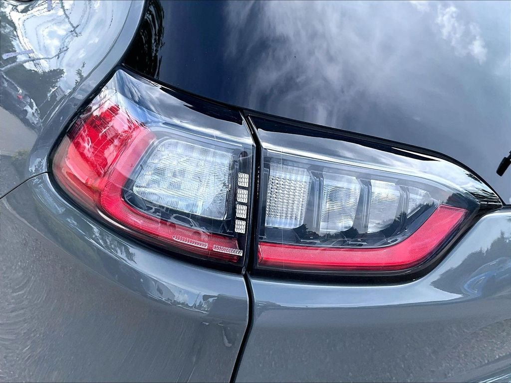 Used 2020 Gray Jeep Limited image 31