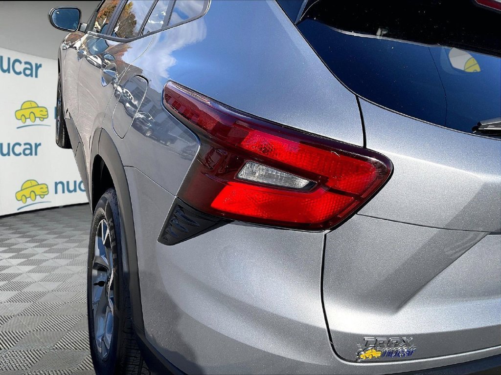 Used 2024 Gray Chevrolet LT image 30