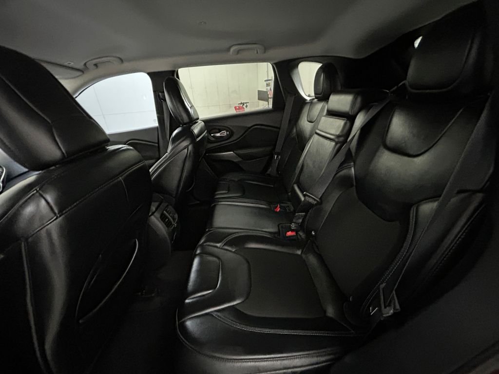 Used 2019 Red Jeep Latitude Plus image 19