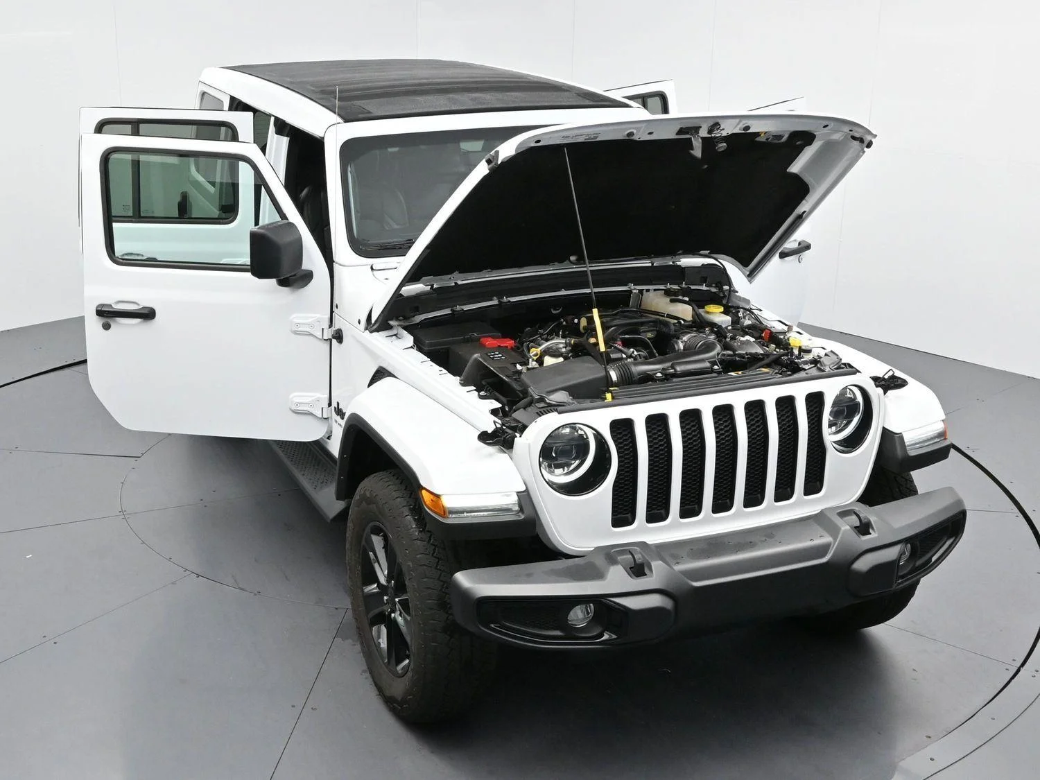 Used 2023 White Jeep Sahara Altitude image 41