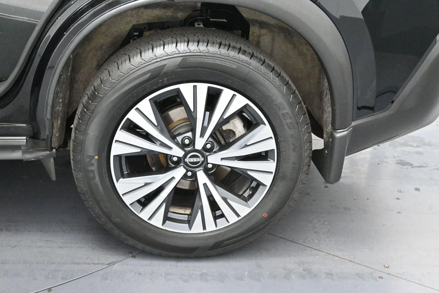 Used 2023 Super Black Nissan SV image 31