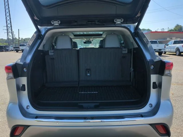 Used 2023 Silver Toyota Platinum image 32