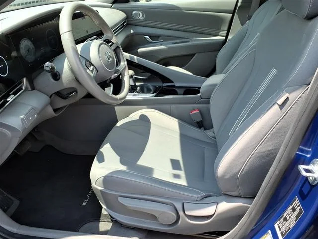 Used 2023 Blue Hyundai SEL image 9