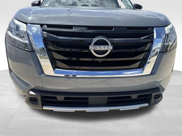 Used 2023 Gray Nissan Platinum image 3