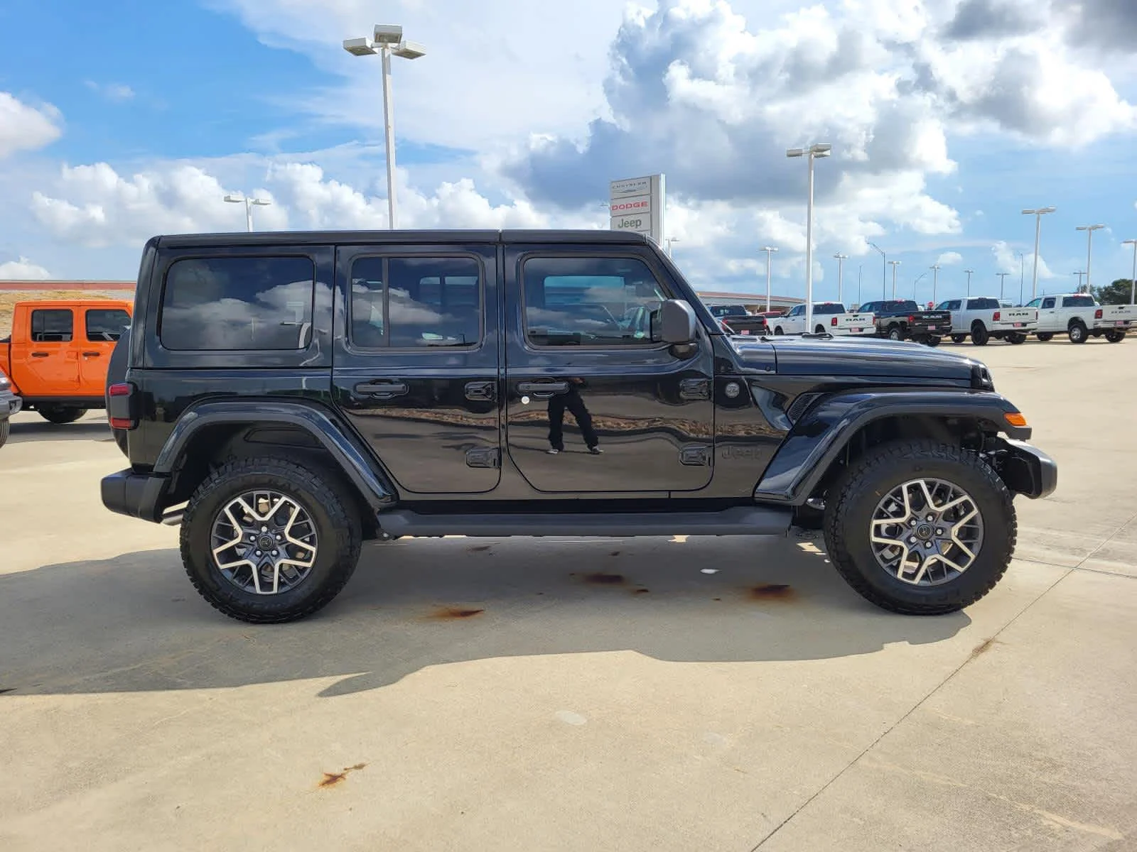 2025 Jeep Wrangler 4-Door Sahara - Photo 6