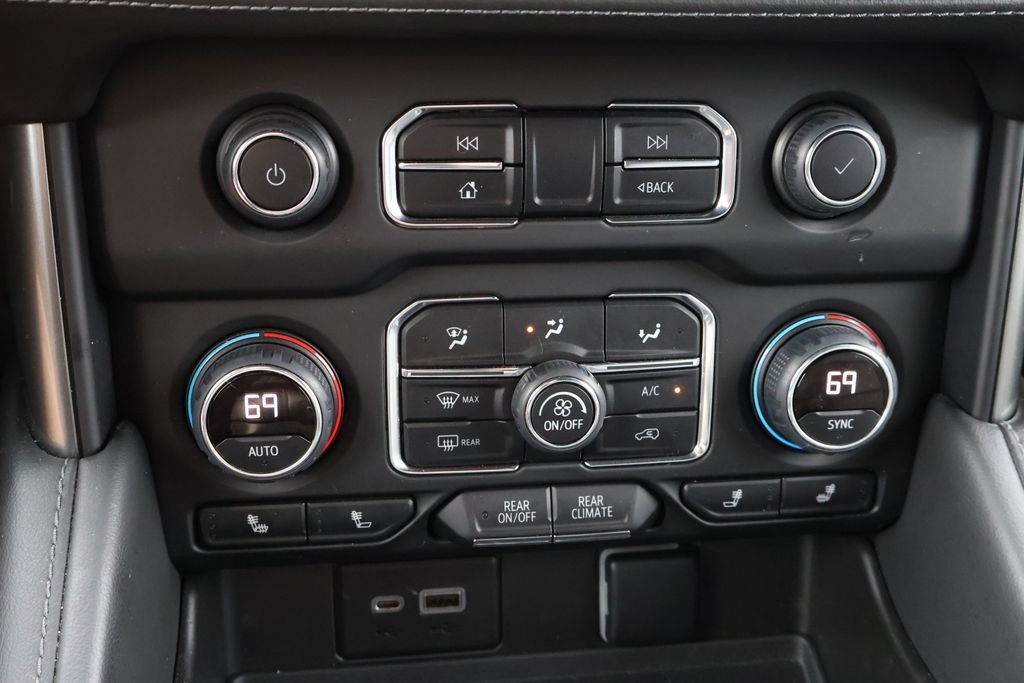 Used 2022 Blue Chevrolet Z71 image 27