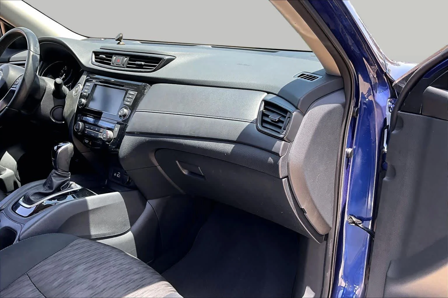 Used 2019 Caspian Blue Metallic Nissan SV image 16