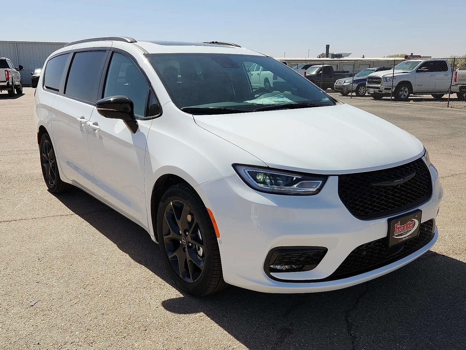 New 2026 Bright White Clear-Coat  Paint Chrysler LIMITED image 6