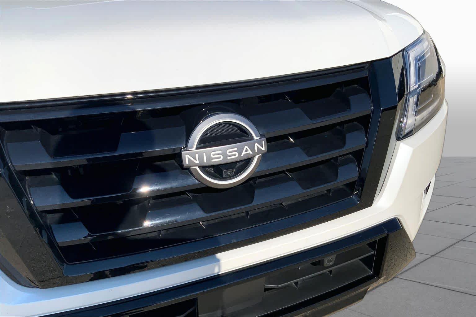Used 2023 Aspen White Tricoat Nissan SL image 30