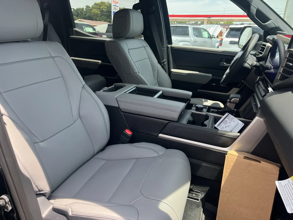 2026 Toyota Tundra Limited - Photo 17