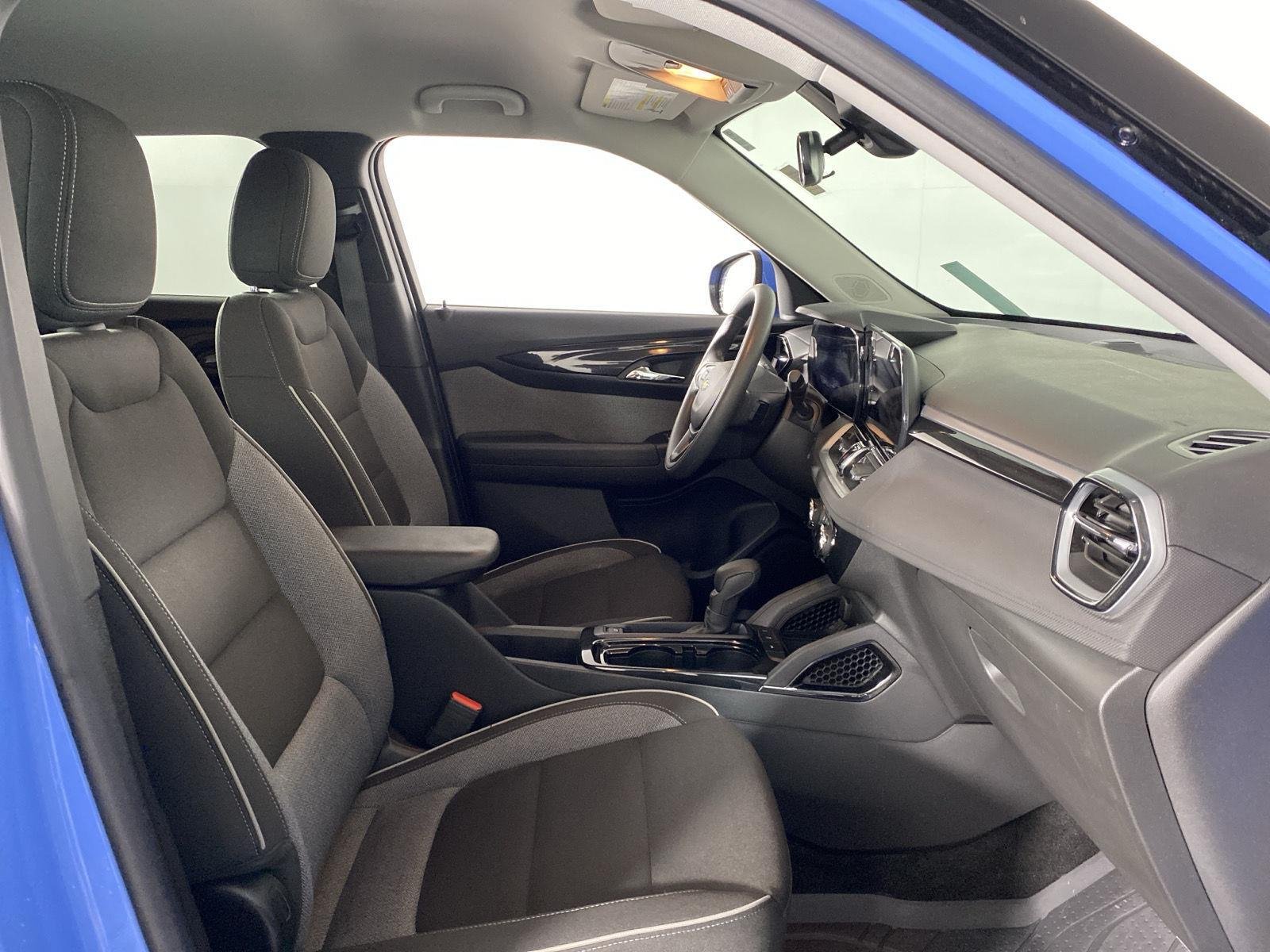 Used 2024 Fountain Blue Chevrolet LT image 23