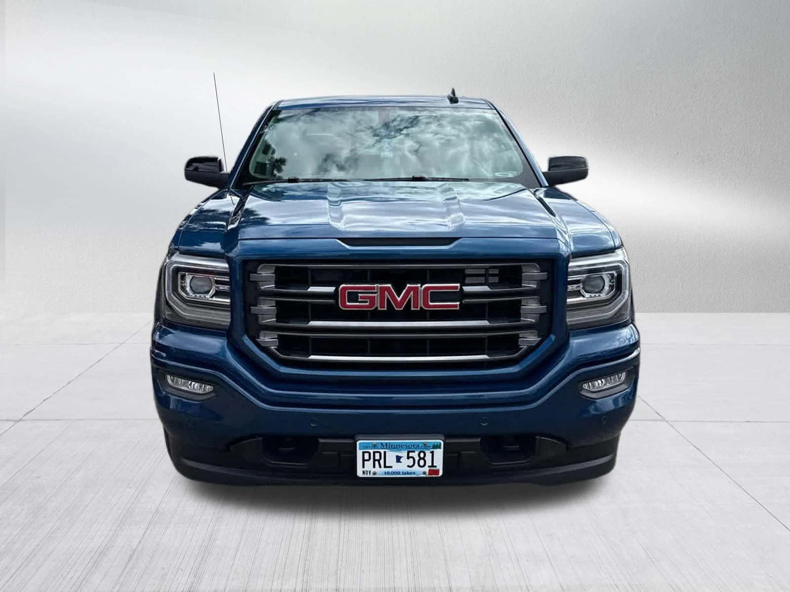 Used 2018 GMC Sierra 1500 SLT with VIN 3GTU2NECXJG221968 for sale in Brooklyn Center, Minnesota